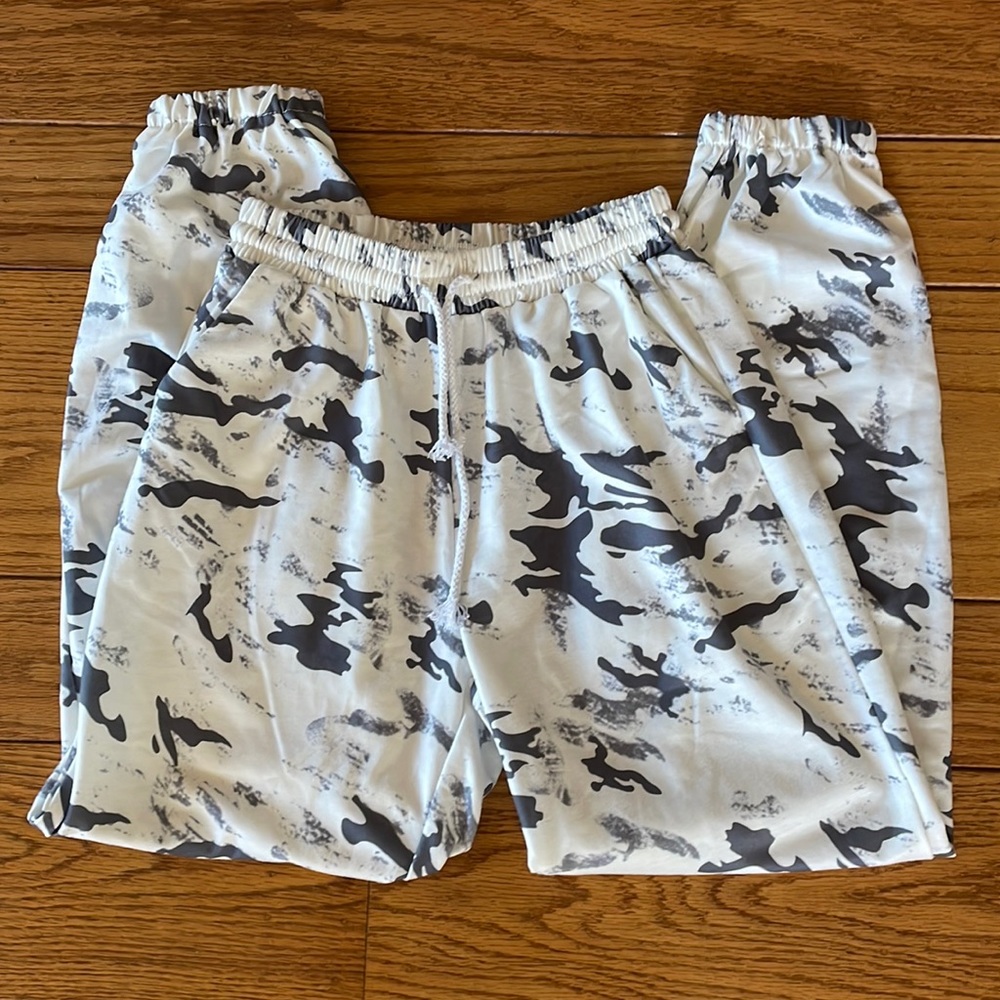 Comfy Joggers- white with gray Camo-ish print 🐄